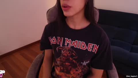 Snapshot of imtaylor__ chatting on 10-17-25, 10:12 TAYLOR online show from 10-17-25, 10:12