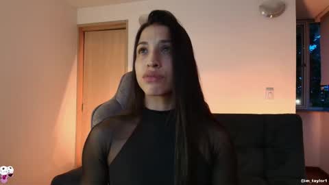 Snapshot of imtaylor__ chatting on 11-21-25, 10:52 TAYLOR online show from 11-21-25, 10:52