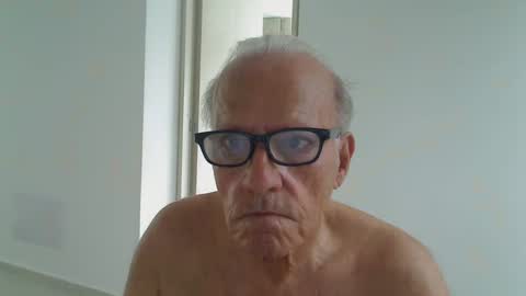 Snapshot of incendiado chatting on 10-12-25, 01:21 incendiado online show from 10-12-25, 01:21