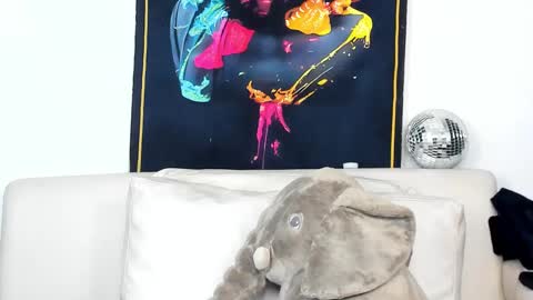 Snapshot of independent_project chatting on 12-23-25, 07:39 Jacobo online show from 12-23-25, 07:39