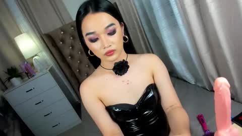 indestructabletrixie online show from 12-22-24, 03:44