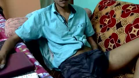 Snapshot of indian_bengali_boy chatting on 10-15-25, 07:36 Suman Leo online show from 10-15-25, 07:36