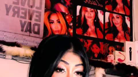 Snapshot of indian_dreamgirl chatting on 09-11-25, 01:11 Bella Ambrosia online show from 09-11-25, 01:11