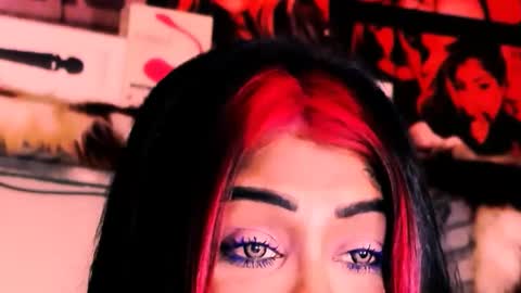 Snapshot of indian_dreamgirl chatting on 11-08-25, 01:06 Bella Ambrosia online show from 11-08-25, 01:06