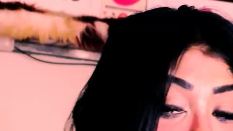 Snapshot of indian_dreamgirl chatting on 12-01-25, 12:59 Bella Ambrosia online show from 12-01-25, 12:59