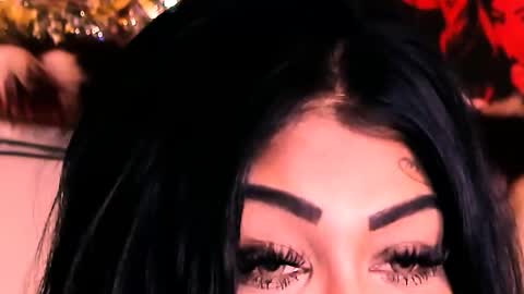 Snapshot of indian_dreamgirl chatting on 12-14-25, 12:27 Bella Ambrosia online show from 12-14-25, 12:27