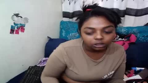 Snapshot of indian_firexx chatting on 02-15-26, 06:21 Tanya online show from 02-15-26, 06:21
