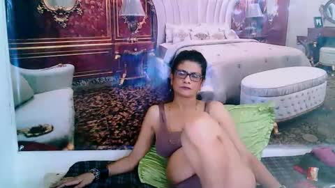 Snapshot of indianallure chatting on 01-31-25, 09:27 Femiez online show from 01-31-25, 09:27