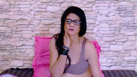 Snapshot of indianallure chatting on 02-15-25, 06:01 Femiez online show from 02-15-25, 06:01