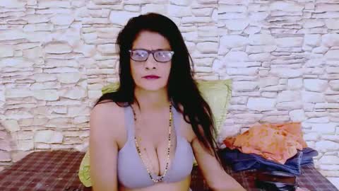 Snapshot of indianallure chatting on 02-18-25, 12:28 Femiez online show from 02-18-25, 12:28