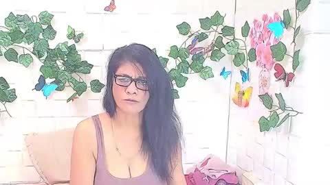 Snapshot of indianallure chatting on 09-15-25, 05:29 Femiez online show from 09-15-25, 05:29