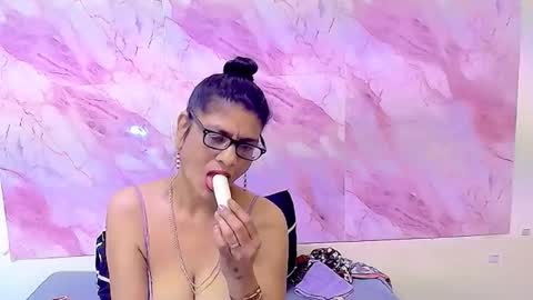 Snapshot of indianallure chatting on 10-18-25, 06:48 Femiez online show from 10-18-25, 06:48