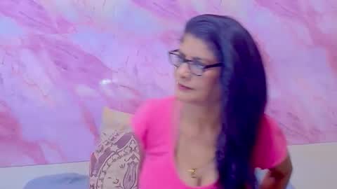 Snapshot of indianallure chatting on 11-01-25, 05:20 Femiez online show from 11-01-25, 05:20