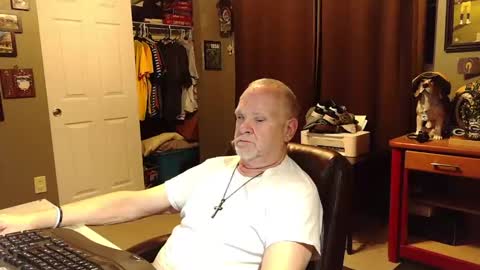 Papa online show from 11-10-25, 03:38