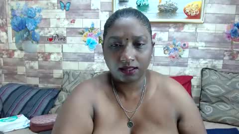 Snapshot of indianblue3 chatting on 10-10-25, 09:41 tracy online show from 10-10-25, 09:41