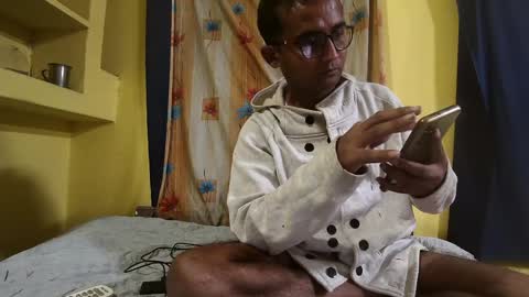 Snapshot of indiancumking chatting on 12-21-24, 11:22 inindiancumking online show from 12-21-24, 11:22