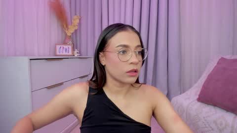 Snapshot of indiancutie_ chatting on 12-29-24, 05:44 MIA online show from 12-29-24, 05:44
