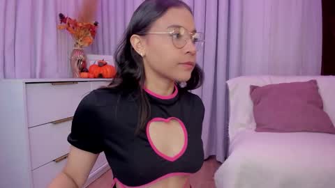 Snapshot of indiancutie_ chatting on 10-20-25, 02:39 MIA online show from 10-20-25, 02:39