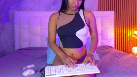 LITTLE AINHOA  online show from 04-15-26, 07:54