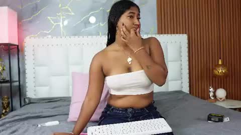 Snapshot of indiancutiie chatting on 06-16-26, 07:49 LITTLE AINHOA online show from 06-16-26, 07:49