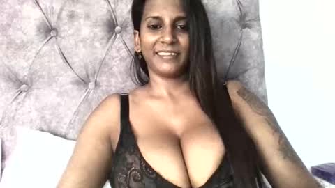 Snapshot of indianjasmin chatting on 11-06-25, 06:47 priya online show from 11-06-25, 06:47