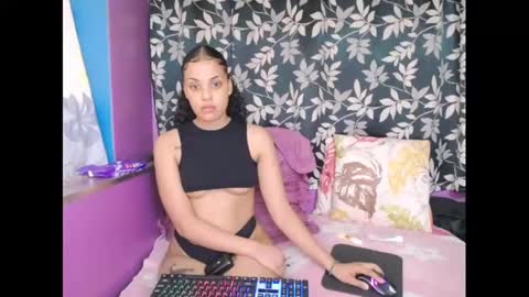 Snapshot of indianmaxine07 chatting on 10-20-25, 06:47 indianmaxine07 online show from 10-20-25, 06:47