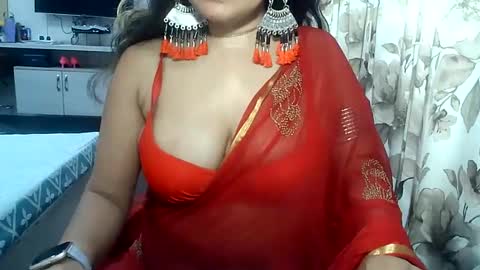 Snapshot of indianrads9 chatting on 02-04-25, 06:06 Radha online show from 02-04-25, 06:06