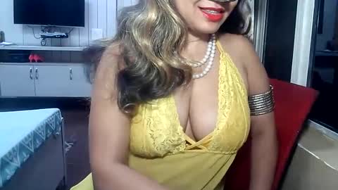 Snapshot of indianrads9 chatting on 02-13-25, 05:33 Radha online show from 02-13-25, 05:33