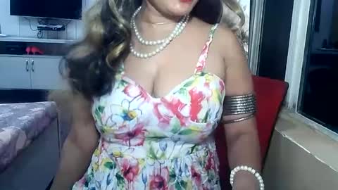Snapshot of indianrads9 chatting on 02-16-25, 05:26 Radha online show from 02-16-25, 05:26