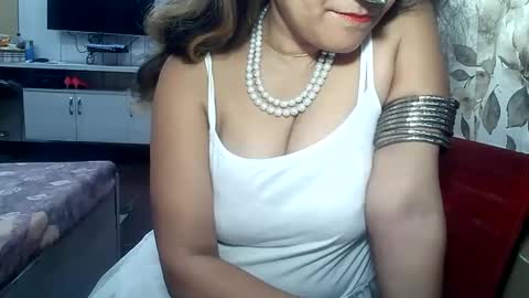Snapshot of indianrads9 chatting on 02-24-25, 06:15 Radha online show from 02-24-25, 06:15