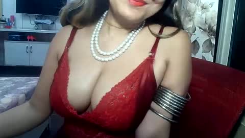 Snapshot of indianrads9 chatting on 02-28-25, 05:59 Radha online show from 02-28-25, 05:59