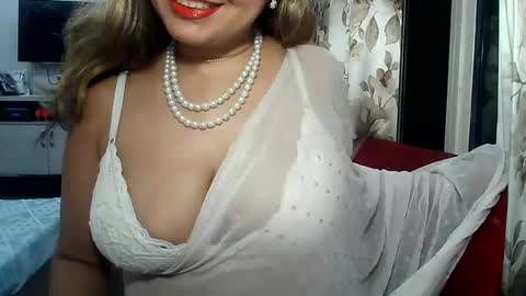 Snapshot of indianrads9 chatting on 03-09-25, 05:39 Radha online show from 03-09-25, 05:39
