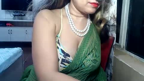 Snapshot of indianrads9 chatting on 03-12-25, 06:11 Radha online show from 03-12-25, 06:11