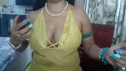 Snapshot of indianrads9 chatting on 06-11-26, 08:01 Radha online show from 06-11-26, 08:01