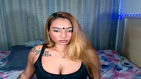 Snapshot of indiansecretlove20 chatting on 01-08-26, 06:43 goddess online show from 01-08-26, 06:43