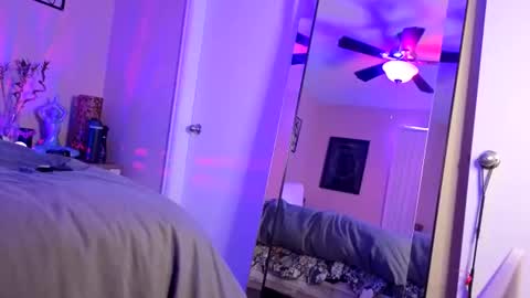 Snapshot of indigobay chatting on 12-23-25, 01:58 Indigo Bay online show from 12-23-25, 01:58