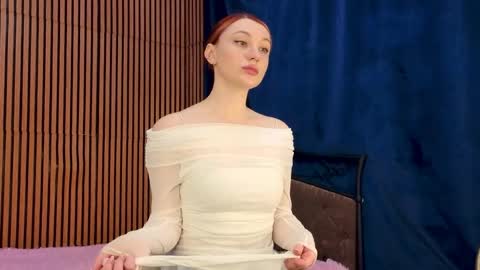 Ela online show from 04-21-26, 07:25