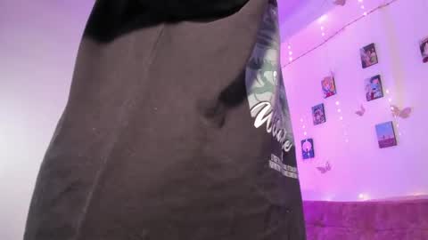 Snapshot of ineedmydaddy_ chatting on 05-21-26, 03:46 Luna online show from 05-21-26, 03:46