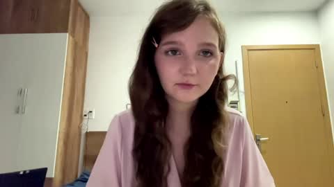 Viola online show from 05-17-26, 01:51