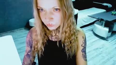 Snapshot of inesdesire chatting on 10-30-25, 08:27 InesDesire online show from 10-30-25, 08:27