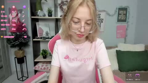 Snapshot of inferno_mia chatting on 12-17-25, 01:39 Mia online show from 12-17-25, 01:39