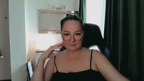 Snapshot of infinity_loveliness chatting on 07-18-26, 07:01 Infinity online show from 07-18-26, 07:01