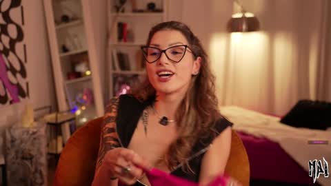 Snapshot of informal_ chatting on 02-19-26, 11:45 MAL --- online show from 02-19-26, 11:45