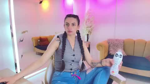 Snapshot of ingrid_rodriguezz chatting on 01-15-26, 08:01 Ingrid online show from 01-15-26, 08:01