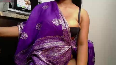 Snapshot of iniyalaboni chatting on 02-19-26, 07:43 Iniya online show from 02-19-26, 07:43