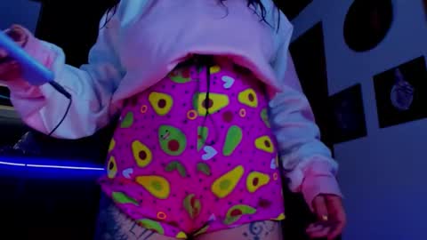 Snapshot of ink_demon chatting on 11-17-25, 05:24 demon online show from 11-17-25, 05:24