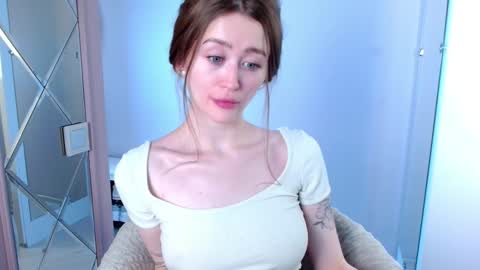 Lina online show from 01-20-25, 05:06