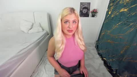 Snapshot of innocent_angell chatting on 11-02-25, 10:34 Eva online show from 11-02-25, 10:34