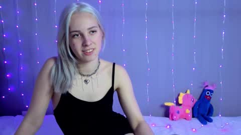 Snapshot of innocent_girll chatting on 01-07-26, 05:04 Kate online show from 01-07-26, 05:04