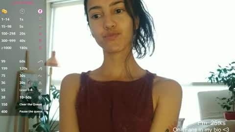 Snapshot of innocentlatiina chatting on 05-04-26, 08:05 Laroa online show from 05-04-26, 08:05